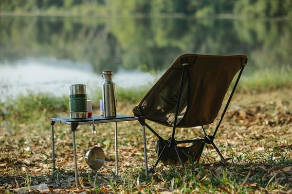 Quelles sont les meilleures pratiques pour un camping respectueux de l'environnement en bord de rivière?